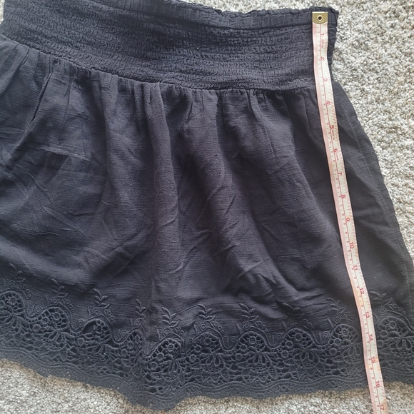 American Eagle Elegant Black Crochet Hem Skirt Size Medium - Picture 6 of 8